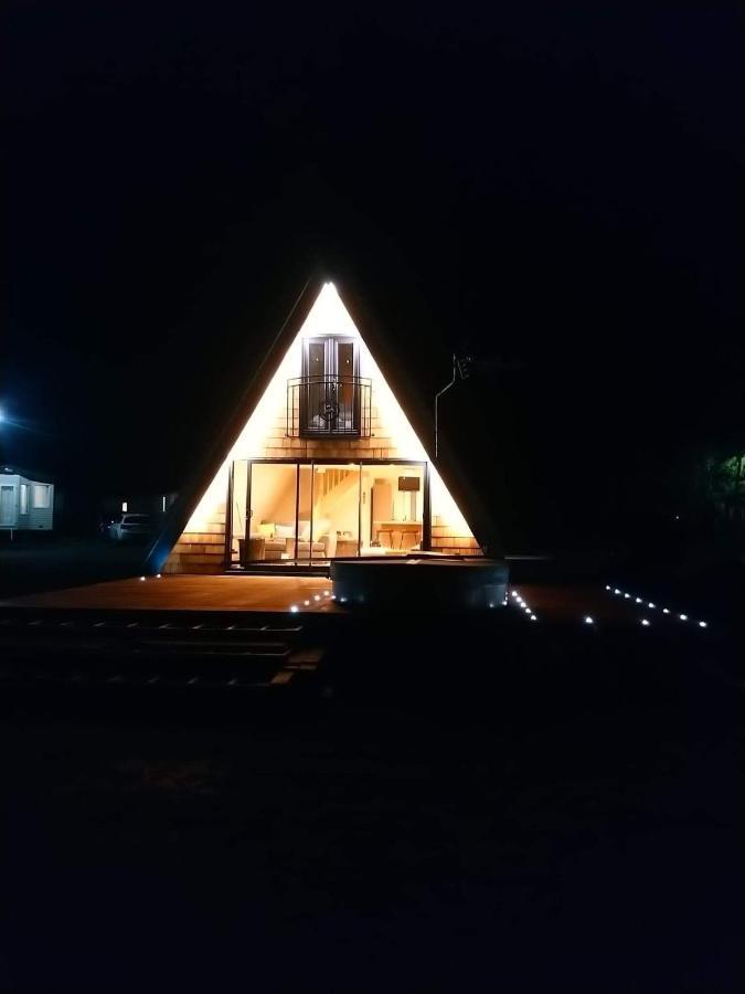 Widgeon Bespoke Cabin Is Lakeside With Private Fishing Peg, Hot Tub Situated At Tattershall Lakes Country Park Экстерьер фото