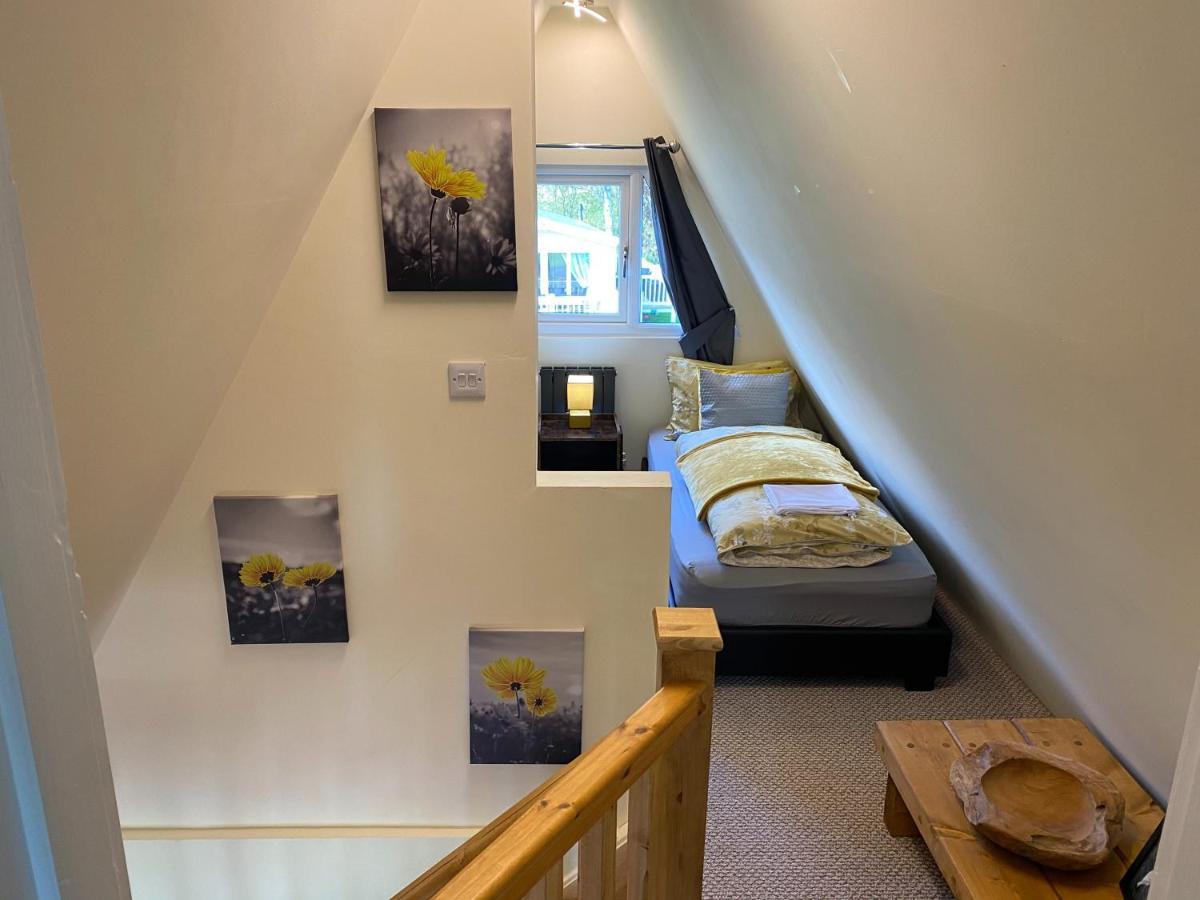 Widgeon Bespoke Cabin Is Lakeside With Private Fishing Peg, Hot Tub Situated At Tattershall Lakes Country Park Экстерьер фото