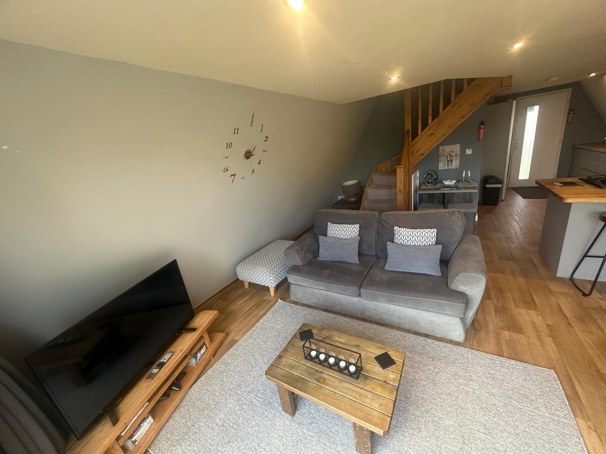 Widgeon Bespoke Cabin Is Lakeside With Private Fishing Peg, Hot Tub Situated At Tattershall Lakes Country Park Экстерьер фото